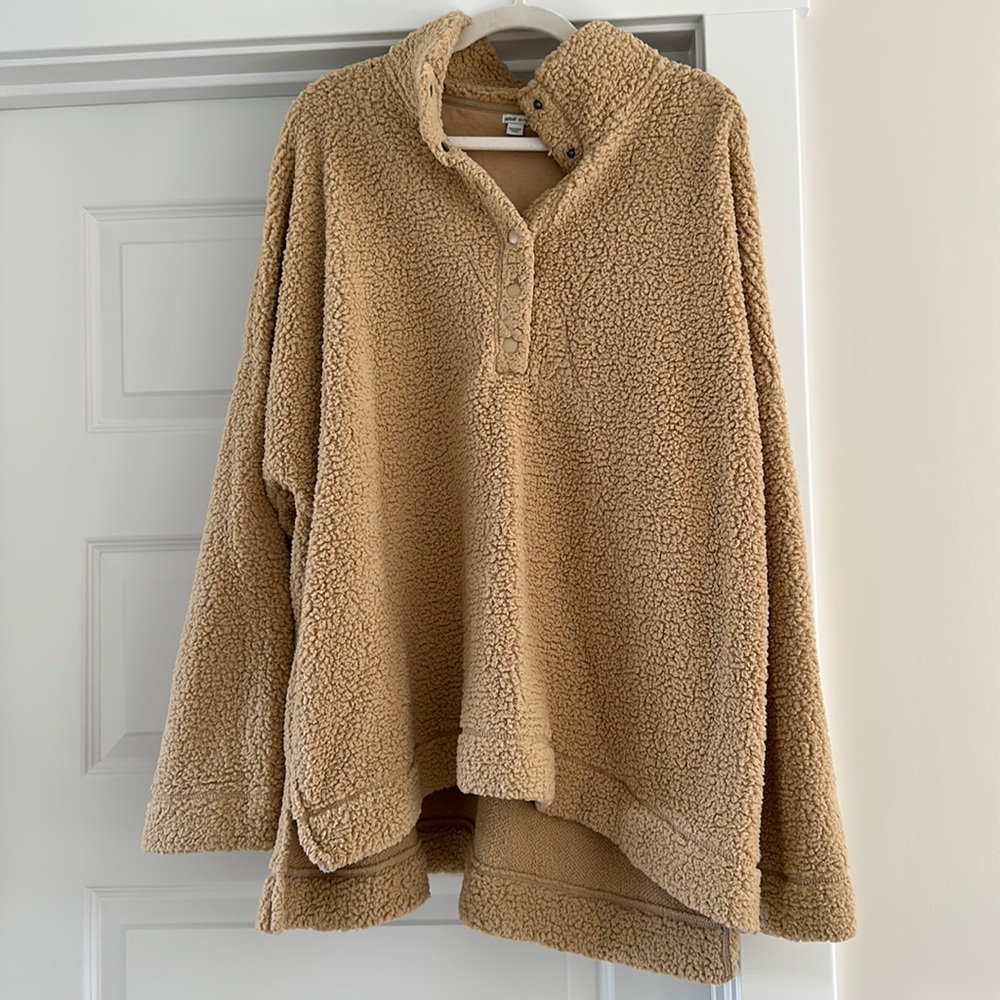 Nwot aerie sherpa pullover w/side slits and pockets